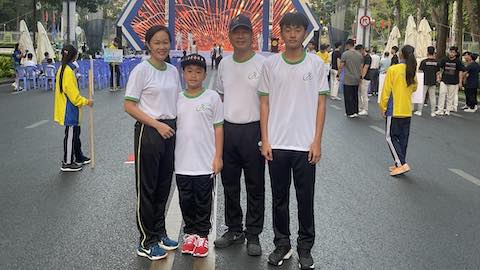 Gặp gia đình taekwondo Hồ Nhất Thống tại 'Ngày chạy Olympic'